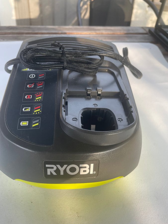 Ryobi Laddare, Ladda från 12 Volt