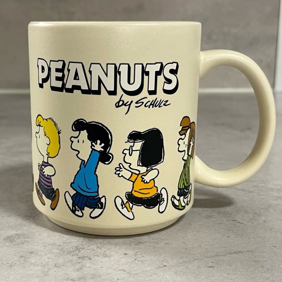 Peanuts SnoopyGang Lucy Charlie Brown Mugg Typo