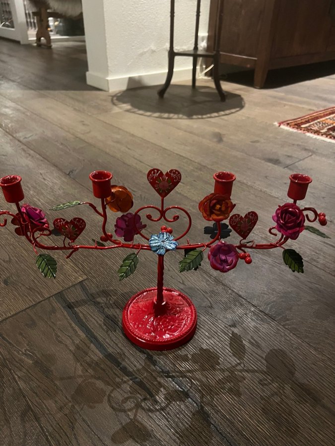 Ljusstake med blommor