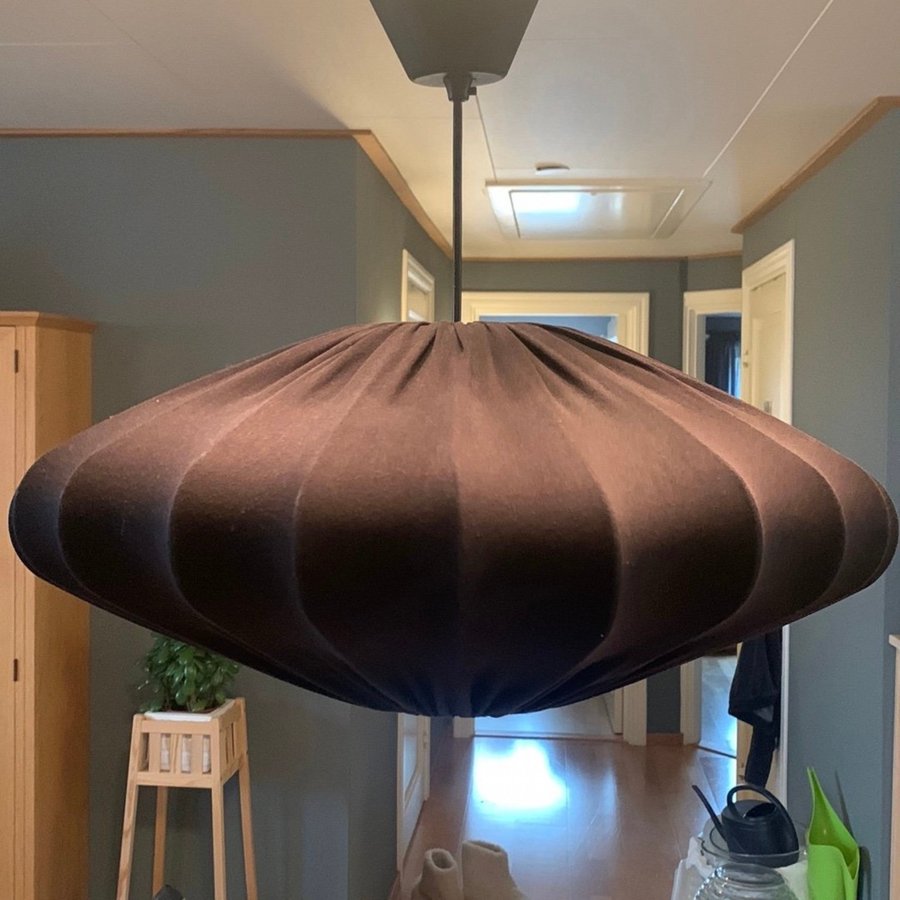 Taklampa med svart tyg diameter ca 55 cm