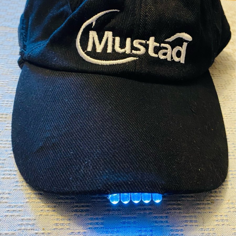 Mustad Vintermössa med LED-lampa