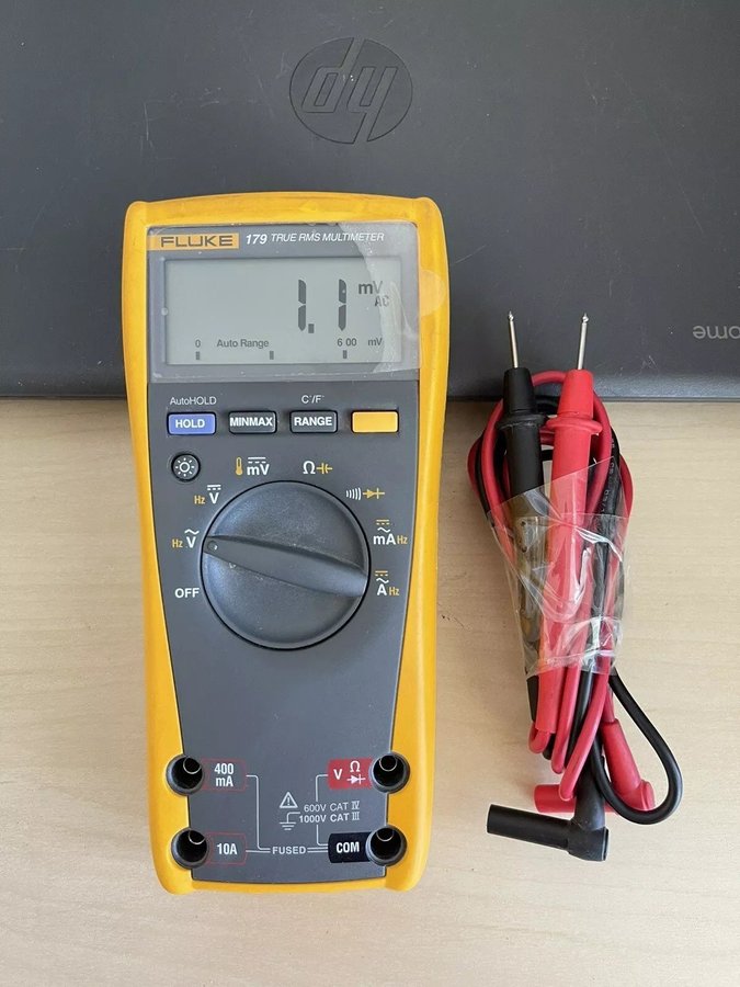 Fluke 179 True RMS digital multimeter med magnetisk hängare