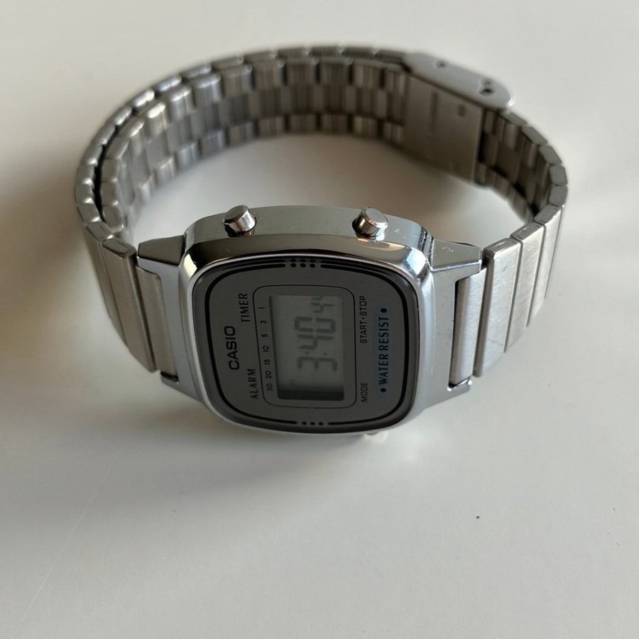 Casio Collection LCD/Stål 30.3x24.6 mm