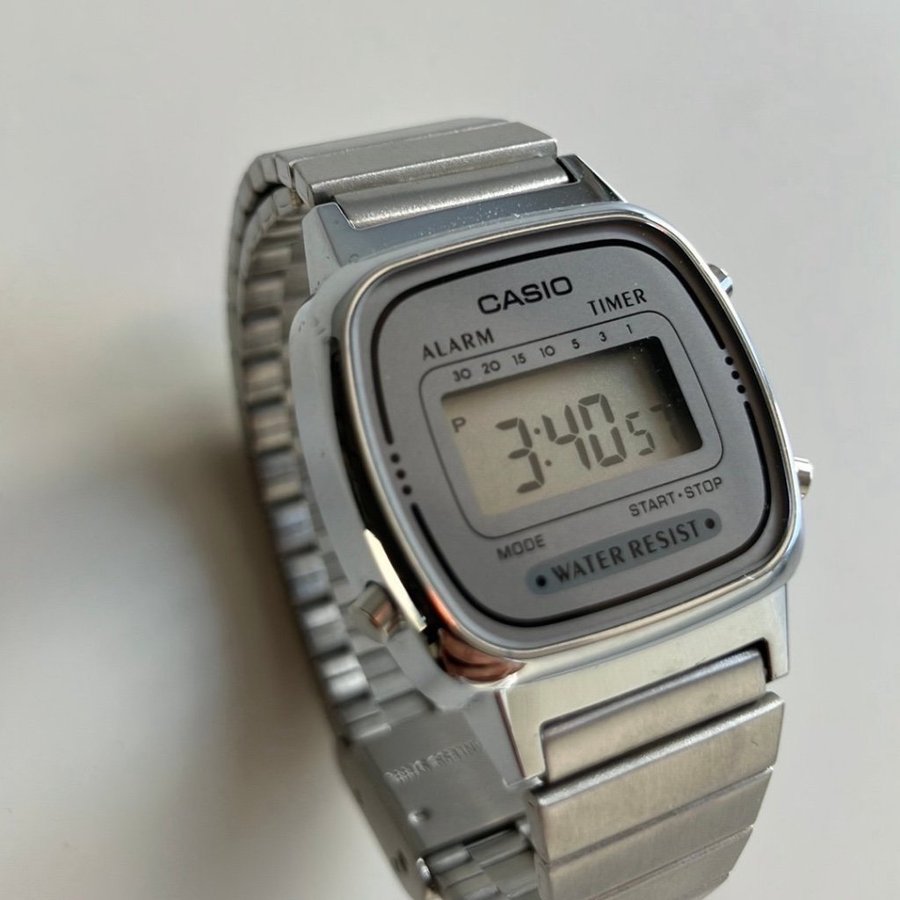 Casio Collection LCD/Stål 30.3x24.6 mm