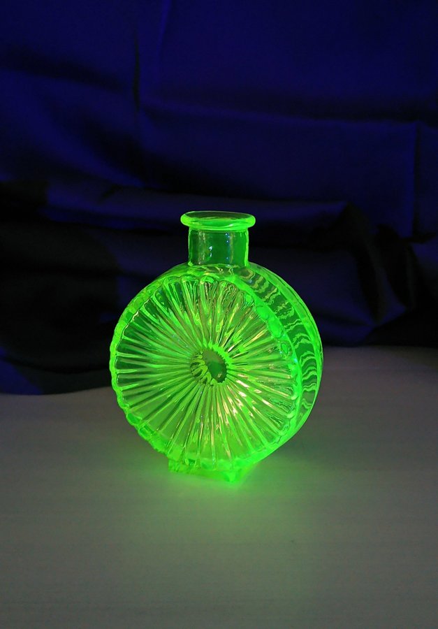 1/4 sun bottle , riihimäen lasi , uranium glass