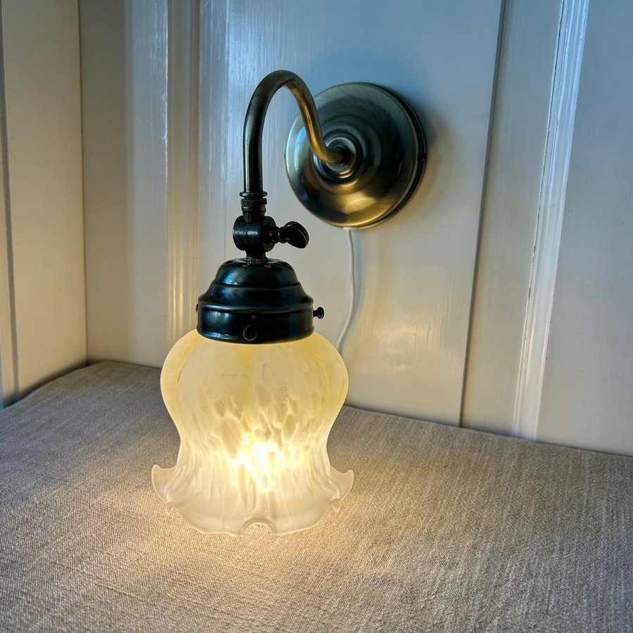 Vägglampa Sänglampa Antikmässing Klockad Glaskupa Vågig Kant Retro Vintage