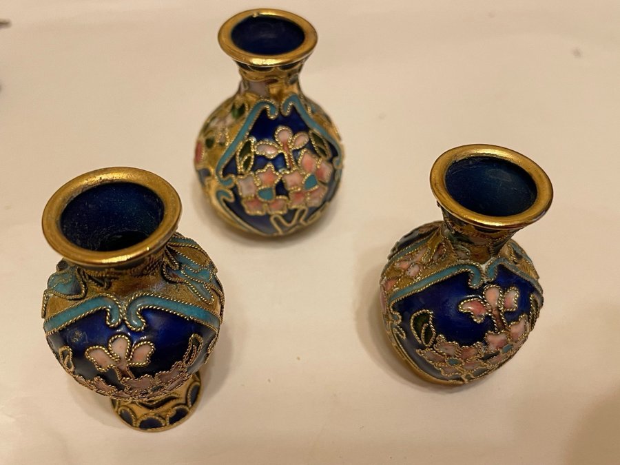 CLOISONNE 3 st små vaser med fin dekor