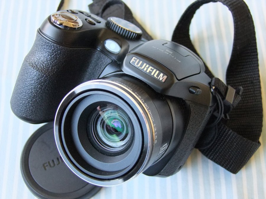 Fujifilm Finepix S2980 14 Mpixlar och 18x optical zoom