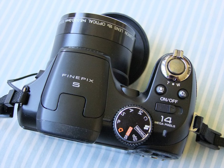 Fujifilm Finepix S2980 14 Mpixlar och 18x optical zoom