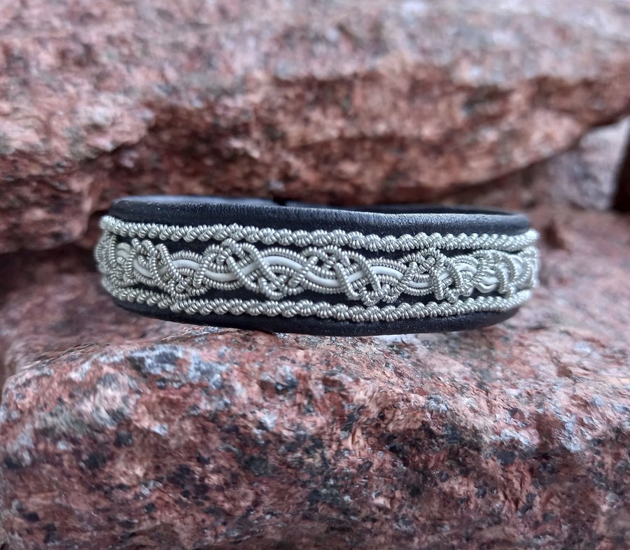 Tenntrådsarmband Åländskt hantverk tenntråd armband