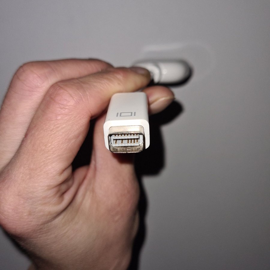 APPLE MINI-DVI TILL VGA ADAPTER