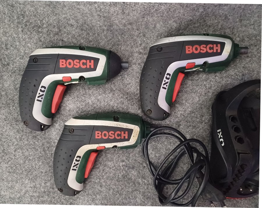 Bosch IXO skruvdragare och laddare