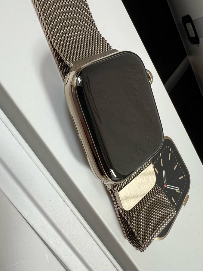 Apple Watch Series 6 44mm GPS+Cellular (guld stål/guld Mil. loop)