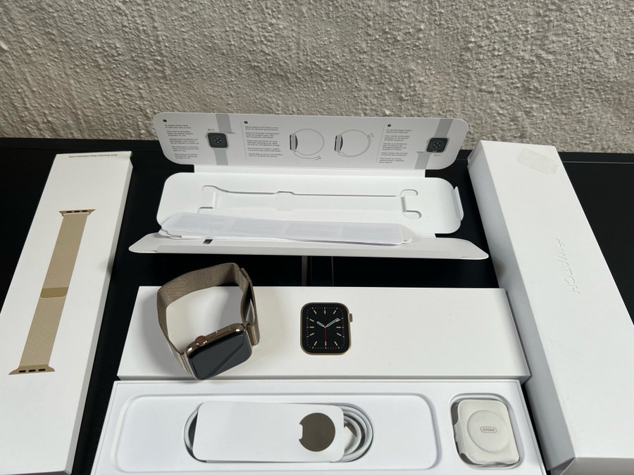 Apple Watch Series 6 44mm GPS+Cellular (guld stål/guld Mil. loop)