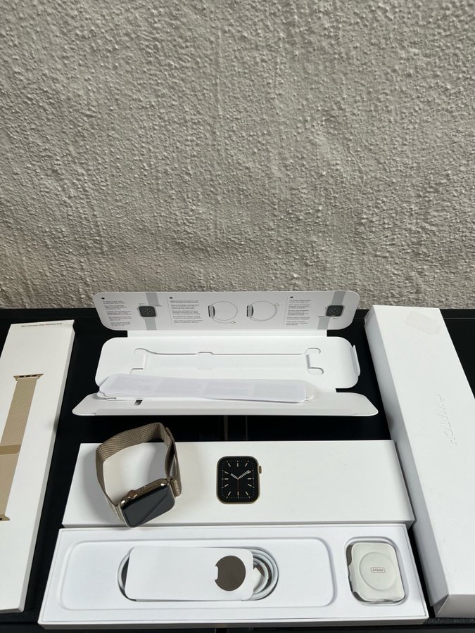 Apple Watch Series 6 44mm GPS+Cellular (guld stål/guld Mil. loop)