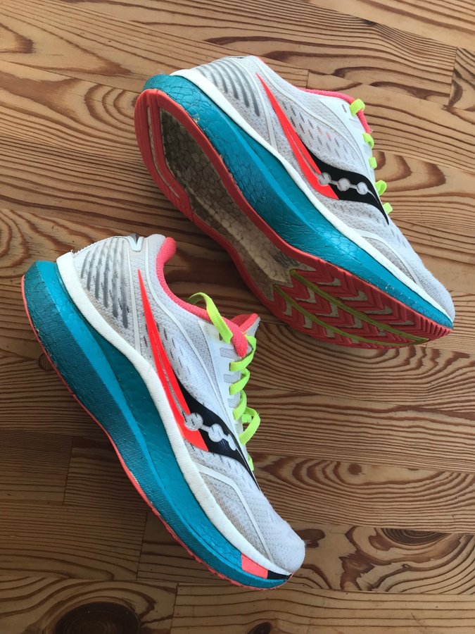 Saucony Endorphin Speed Löparskor Vit/Rosa/Turkos