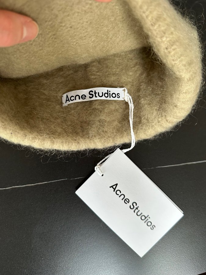 Acne Studios beige mössa