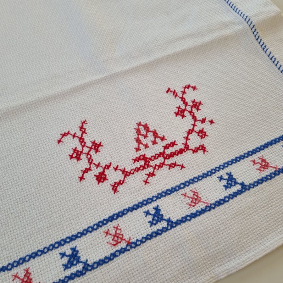 Fin Duk, väggbonad, löpare. Handbroderad. Lantlig, retro, SAMFRAKT