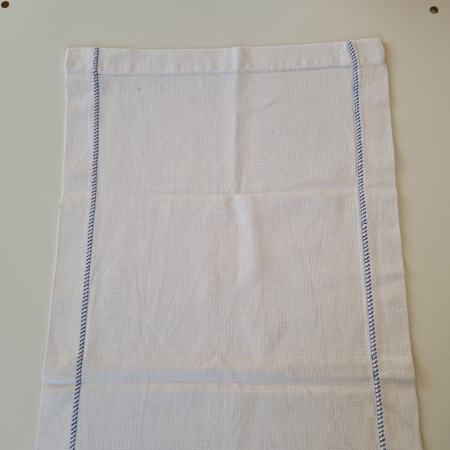 Fin Duk, väggbonad, löpare. Handbroderad. Lantlig, retro, SAMFRAKT