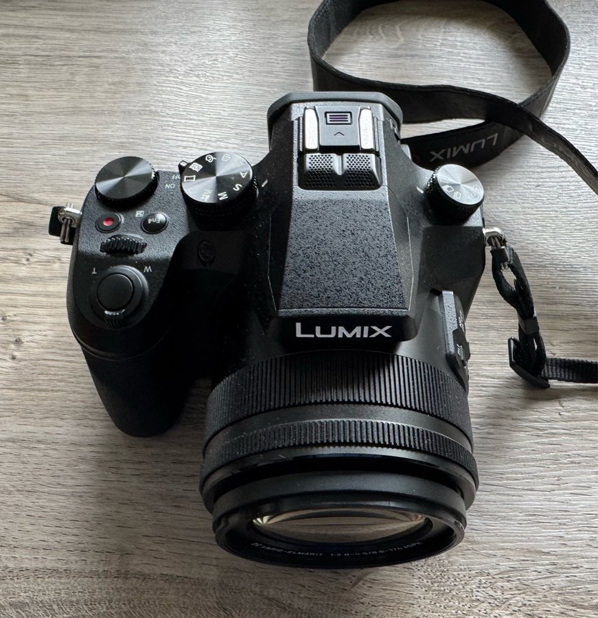 Panasonic Lumix DMC-FZ2000