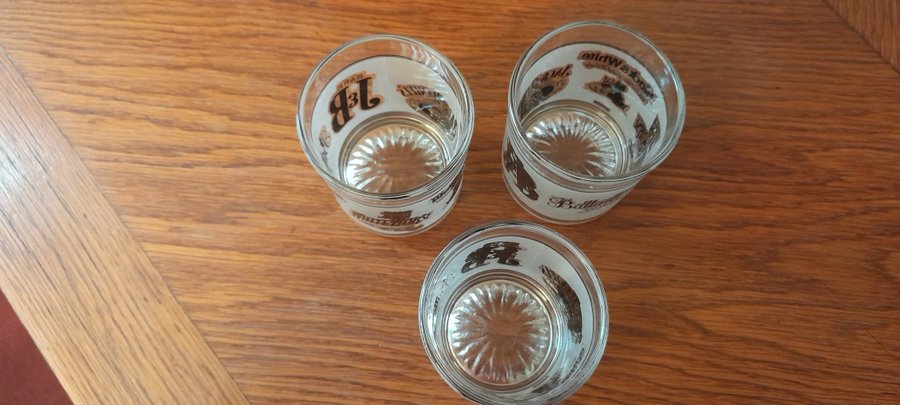 3 Whiskey Glas med olika logityper