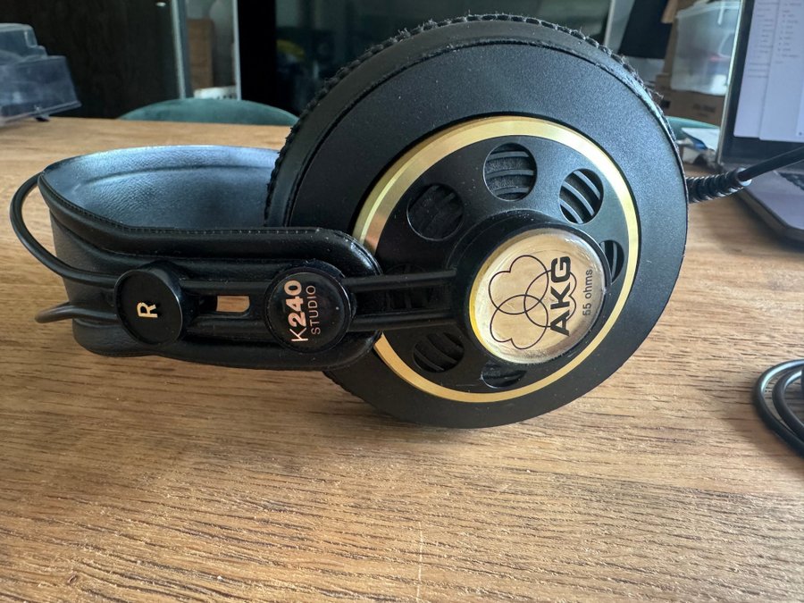 Hörlurar - AKG K240 Studio