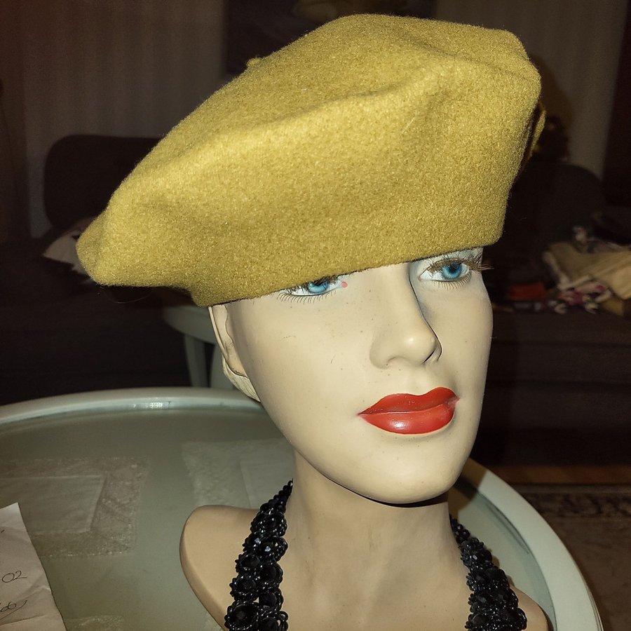 Basker Beige KANGOL .made in England nr 9