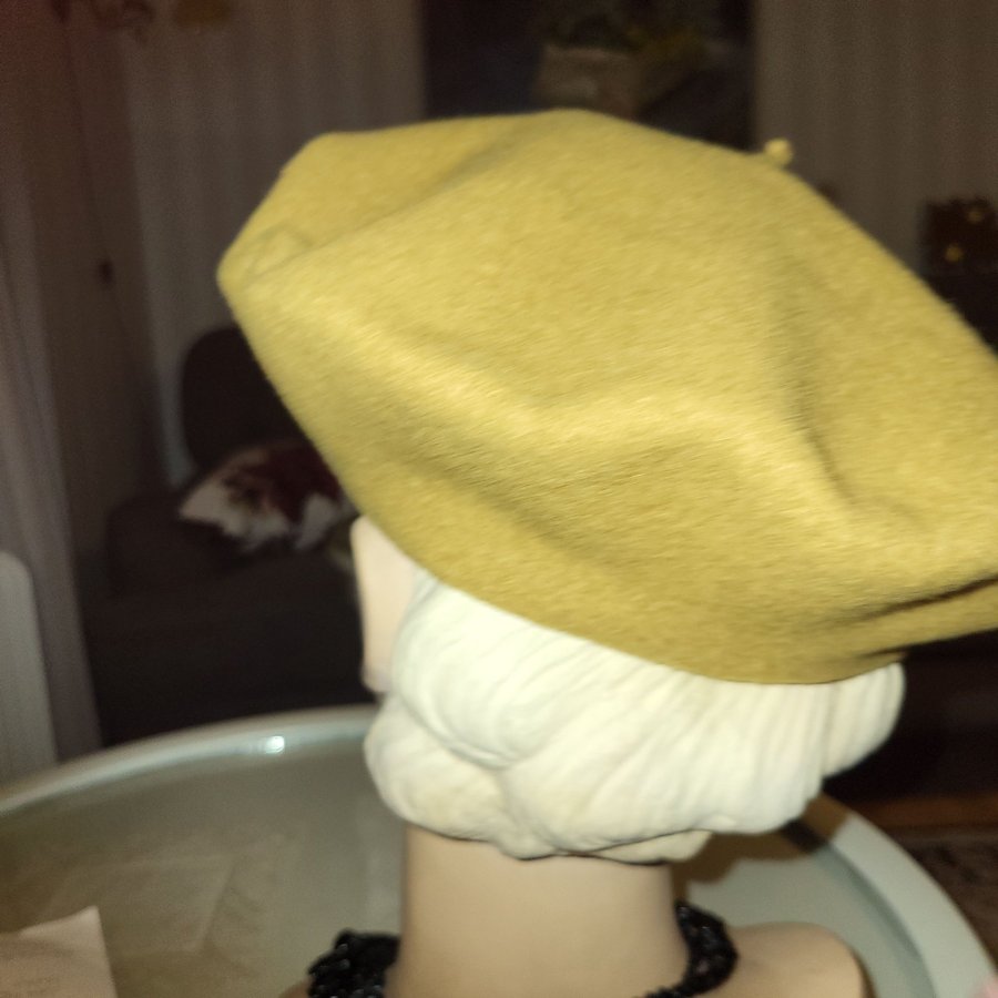 Basker Beige KANGOL .made in England nr 9