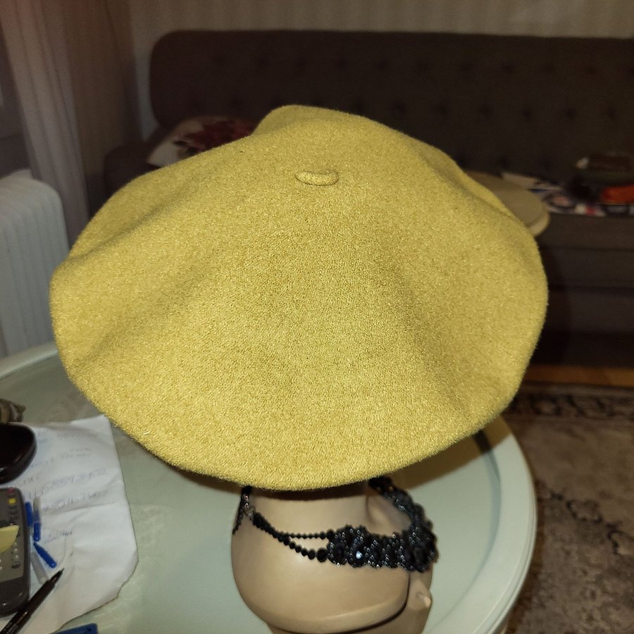 Basker Beige KANGOL .made in England nr 9