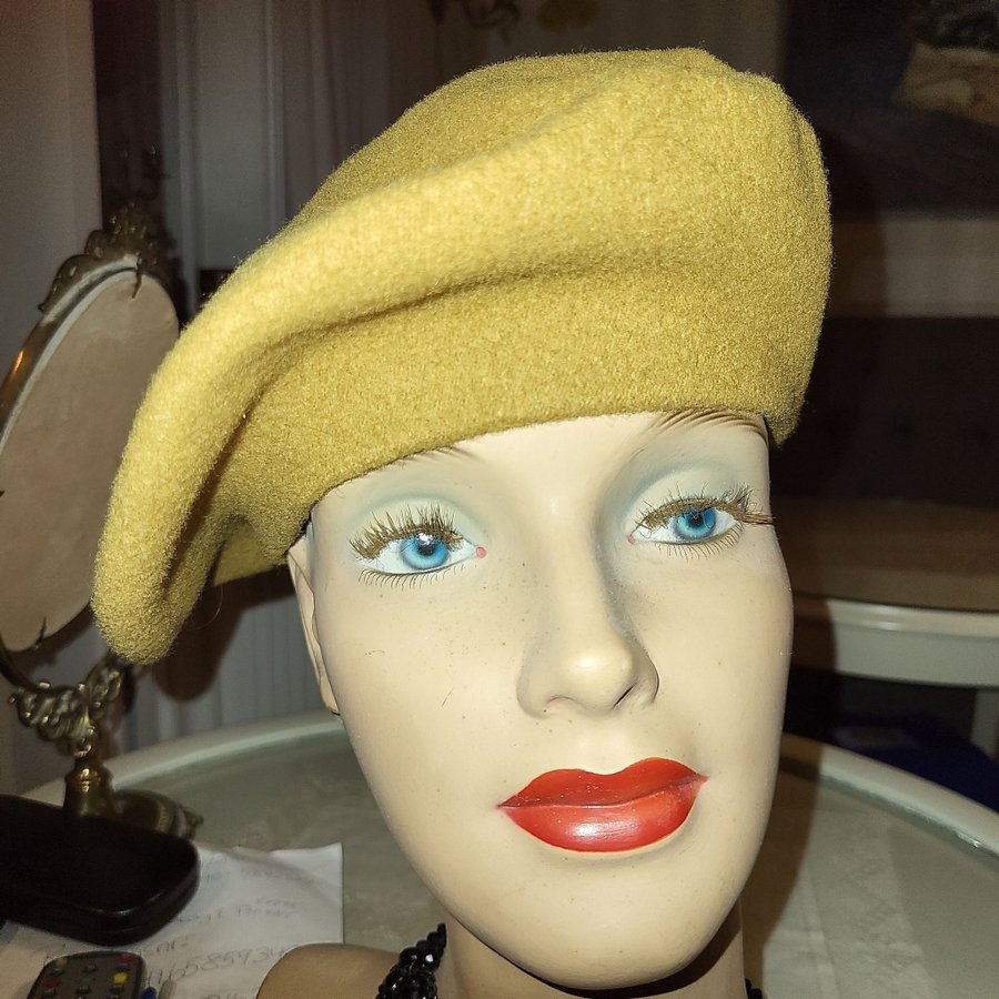 Basker Beige KANGOL .made in England nr 9