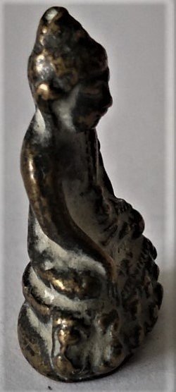 Miniature buddhistisk bronzestatuette med kugle indeni