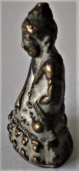 Miniature buddhistisk bronzestatuette med kugle indeni