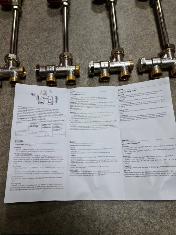 10 st TA Radiatorkoppel 2-rörs Tworett TRV-2S rak, till radiatorhöjd: 30 cm