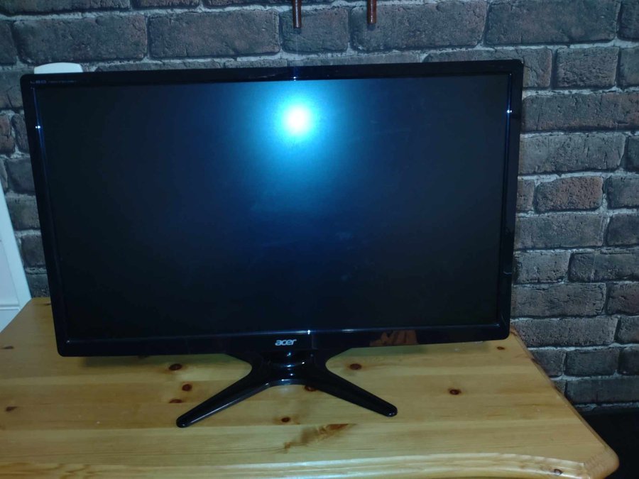 (Sänkt pris!) Acer G246HL 24" Widescreen LED Backlit Skärm (Mycket fint skick)