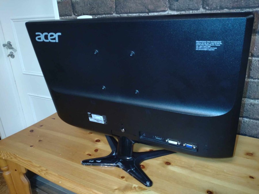 (Sänkt pris!) Acer G246HL 24" Widescreen LED Backlit Skärm (Mycket fint skick)