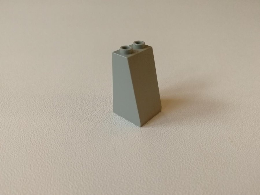 Lego - sned - slope - 2x2x3 - part 3684 - ljusgrå (old light gray)