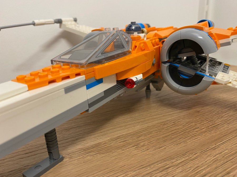 Lego Star Wars 75273 Poe Dameron's X-Wing Fighter