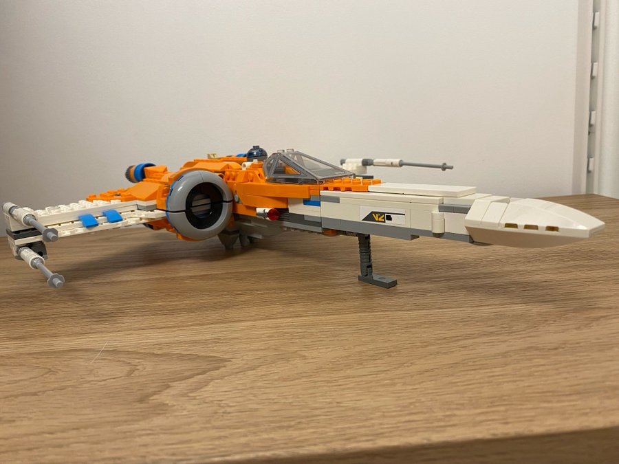 Lego Star Wars 75273 Poe Dameron's X-Wing Fighter