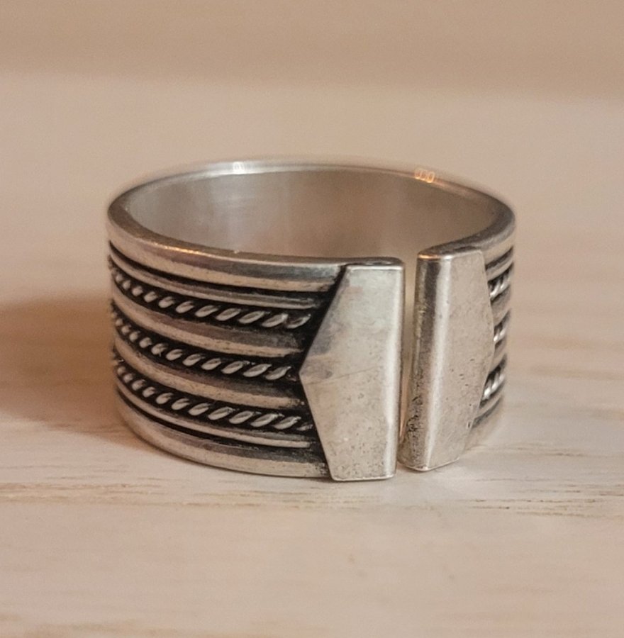 Bred fornnordisk vikingaring i Sterling silver 925!