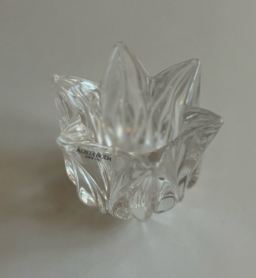 Kosta Boda ljushållare Crystal rose/tulpan