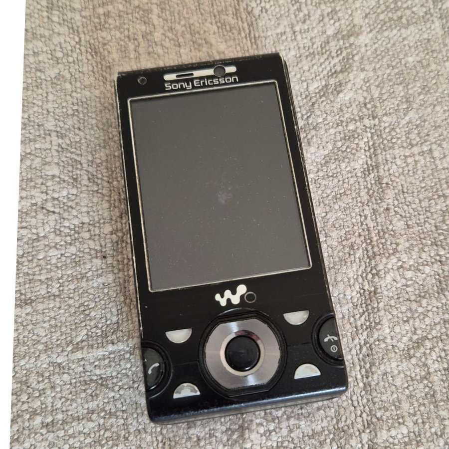 Sony Ericsson W995 med laddare och högtalsre