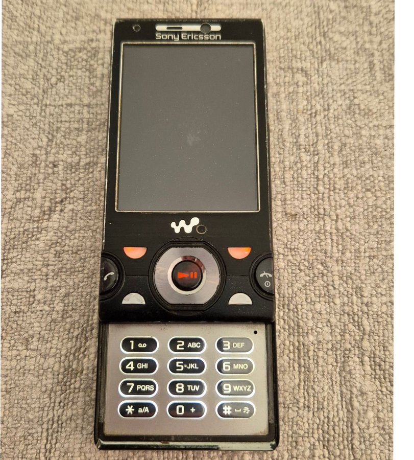 Sony Ericsson W995 med laddare och högtalsre