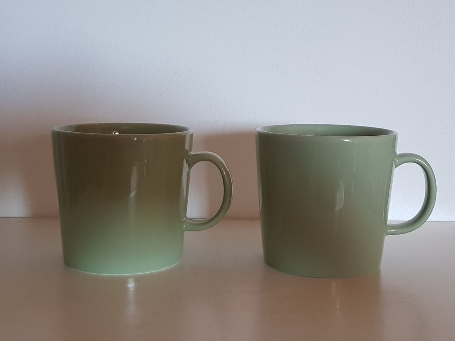 2 st muggar/temuggar i serien Teema, Iittala, designade av Kaj Frack