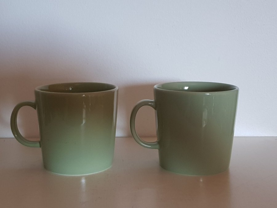 2 st muggar/temuggar i serien Teema, Iittala, designade av Kaj Frack