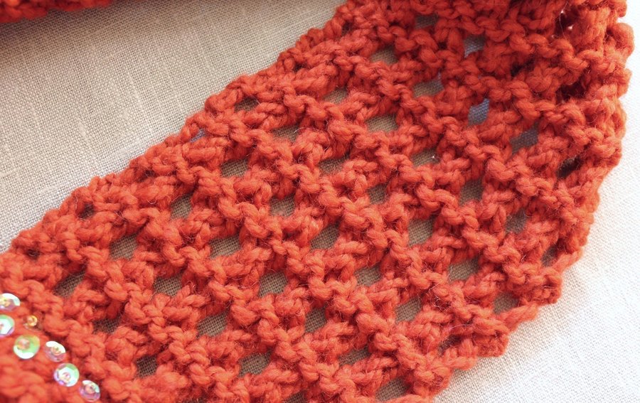 Orange halsduk i cowl-modell