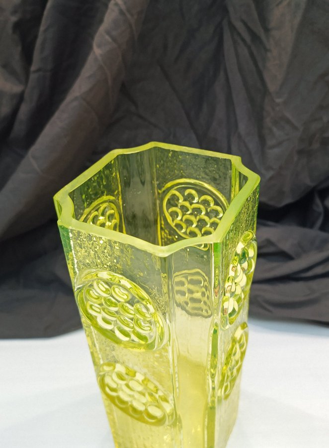 Riihimäen lasi large Rondella vase, uranium glass