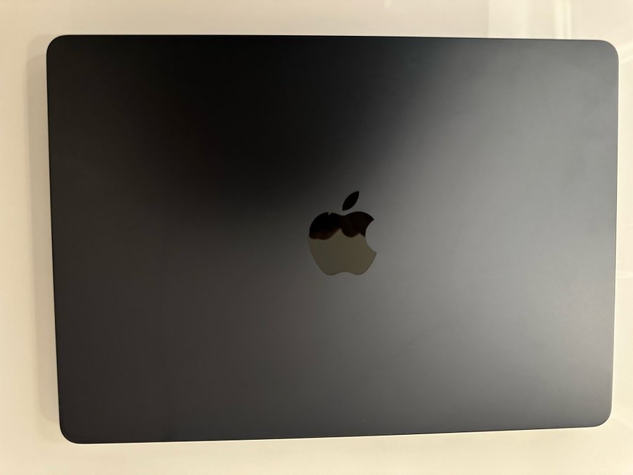 MacBook Air M2 2022 16GB ram 500 hd