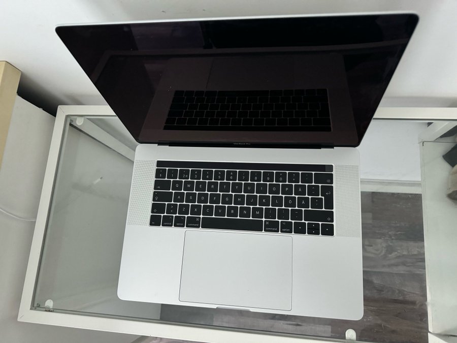 MacBook Pro 2017 16/512 i7