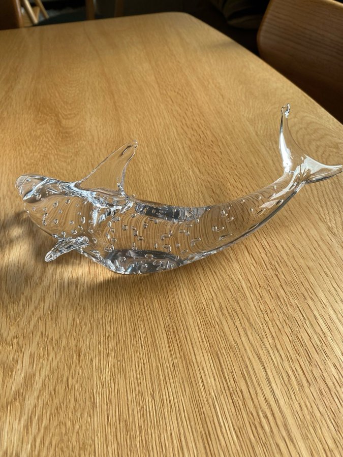 Glasfigur delfin med bubblor inuti