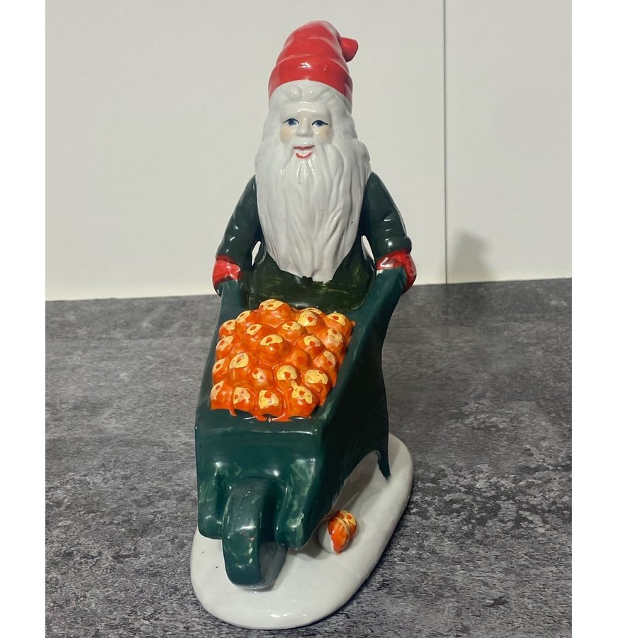 Tomte med skottkärra med juläpplen, Liknar efter Jenny Nyström -Retro